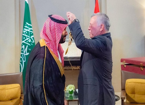 ولي العهد السعودي يبحث تحسين العلاقات في أول زيارة للأردن