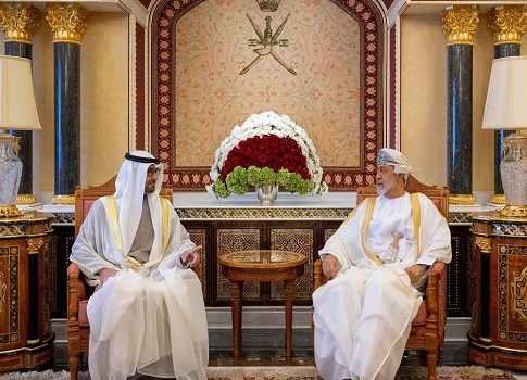 الإمارات وعُمان تتفقان على إنشاء سكة حديد بين البلدين