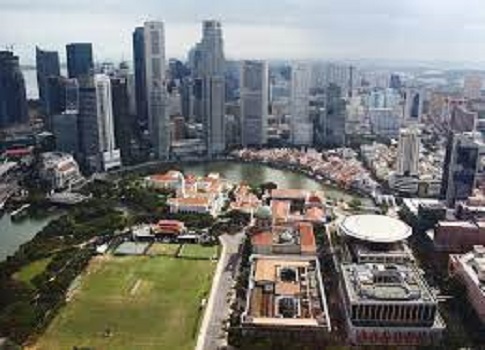 بلومبرغ: سنغافورة أمامها 17 عاما لإزاحة هونج كونج من عرش “مركز الثروة في أسيا”