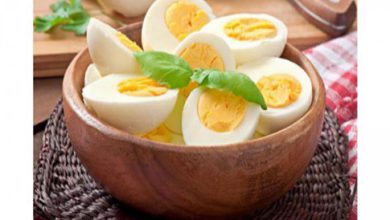 يُعتبر البيض من الأطعمة الغنية بالفوائد الغذائية، حيث يساهم في تزويد الجسم بالعناصر الضرورية