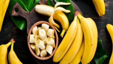 يعتبر البعض تناول الموز في الصباح بديلًا جيدًا لوجبة الإفطار، خاصةً في الأيام المزدحمة بالأعمال.