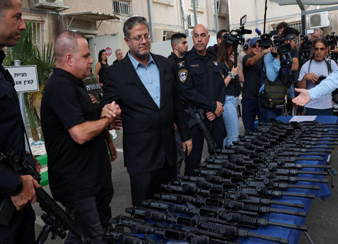 إيتمار بن غفير يُسلح آلاف المستوطنين لحرب أخرى في الضفة الحكومة الإسرائيلية تطلب الحصول على 24 ألف
