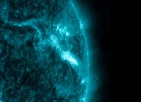  لحظة انفجار شمسي هائل وثق مرصد ديناميكيات الطاقة الشمسية التابع لوكالة الفضاء الأميركية "ناسا"، توهجاً شمسيا