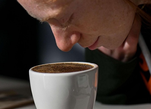 مخاطر غير متوقعة للقهوة على الدماغ.....وفقًا لتحليل دراستين مثيرتين للاهتمام،
