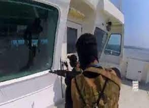 حركة “أنصار الله” اليمنيّة باعتِراضها سُفنًا إسرائيليّة وفُرقاطات بحريّة أمريكيّة وفرنسيّة،