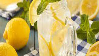 يُعتبر عصير الليمون من المشروبات المفيدة لصحة الجسم، حيث يحمل العديد من الفوائد الصحية،