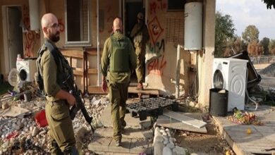 كشفت القناة الـ 12 بالتلفزيون العبريّ النقاب عن أنّ عائلة إسرائيليّة اتهمّت جيش الاحتلال بقتل غالبية أفرادها،