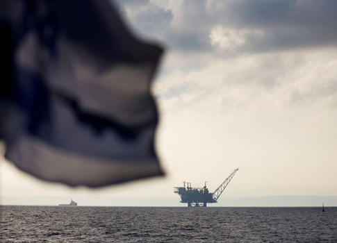 تثير الحرب الإسرائيلية على قاع غزة مخاوف بشأن ملف استغلال الطاقة في شرق المتوسط