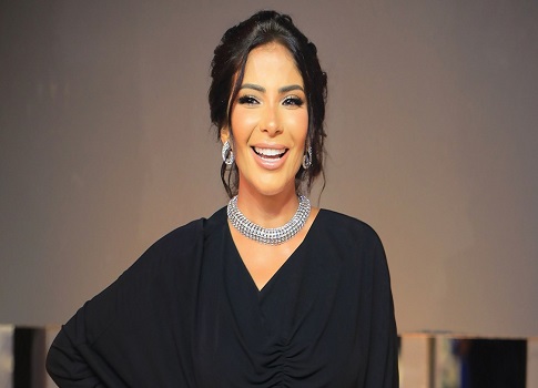 أسرت الفنانة المصرية منى زكي الحضور في حفل توزيع جوائز “صناع الترفيه” Joy Awards،