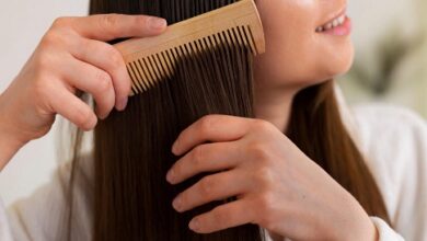 وصفات لتكثيف وتنعيم الشعر في وقت قياسي فقد يتعرض الشعر للكثير من العوامل الخارجية كالتعرض للشمس