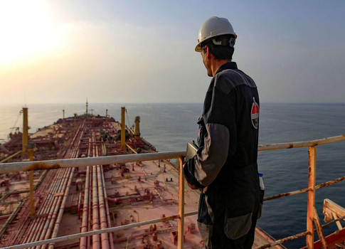 توترات البحر الأحمر تغير خريطة إمدادات النفط العالمية .. أسواق النفط المحلية أكثر جاذبية