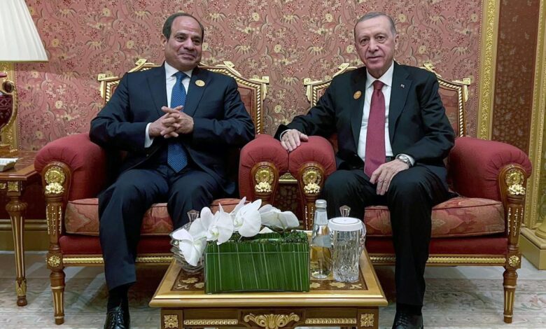 يؤدي الرئيس التركي رجب طيب أردوغان زيارة إلى مصر الشهر المقبل في مسعى لإعطاء دفعة لمسار تطبيع العلاقا