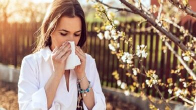 في موسم فصل الربيع، يواجه مرضى حساسية الربيع الحساسية تحديات جديدة، حيث يتزايد التعرض لغبار الطلع ومسببات الحساسية