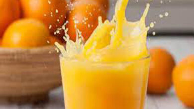 عند كسر الصيام ، يُعتبر الإفطار على كوب من عصير البرتقال أمرًا شائعًا لدى البعض