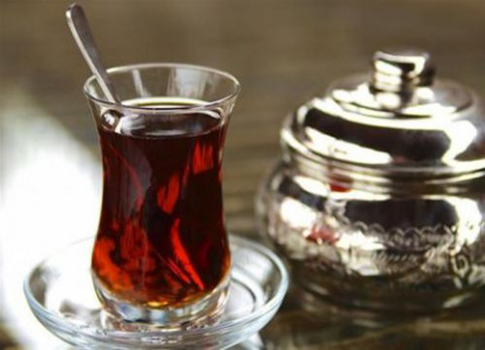 يُعتبر الشاي من المشروبات الشائعة التي يعشقها الملايين حول العالم