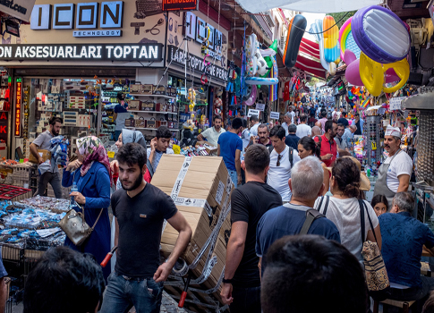 ارتفع معدل التضخم في تركيا إلى 67% في شهر فبراير، مقارنة بـ 64.8% في يناير، وهو معدل يفوق توقعات السوق التي كانت تقدر بـ 65.7%.