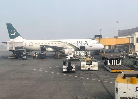 قالت وزارة الطيران الباكستانية الثلاثاء إن سبعة مستثمرين دوليين أبدوا اهتمامهم الخطوط الجوية الباكستانية  والمطارات التي طرحتها الحكومة للبيع 
