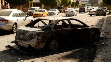 شهدت العاصمة الليبية طرابلس اشتباكات عنيفة بين مجموعة من الميليشيات في ثاني أيام العيد الخميس
