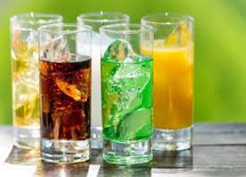 تظهر الأبحاث الحديثة أن تناول المشروبات الباردة السكرية يوميًا يمكن أن يزيد بشكل كبير من خطر الإصابة بأمراض الكبد المزمنة.
