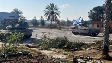 استعراض إسرائيلي مكشوف في رفح | مفاوضات القاهرة: دفع أميركي لإتمام الاتفاق