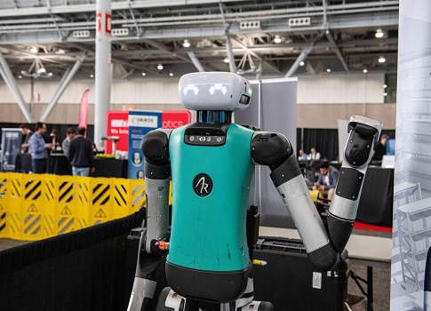 لا بد انك تسمع كثيرا في الآونة الأخيرة عن تهديدات الذكاء الاصطناعي للوظائف التي تعتمد على المجهود الفكري، لكنك غالبا تعتقد ان تهديد الروبوتات البشري