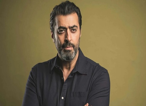 باسم ياخور في دمشق ... في عشيّة هروب بشار الأسد من سوريا، تعرّض بعض النجوم الموالين لنظامه إلى حملة شرسة بسبب مواقفهم