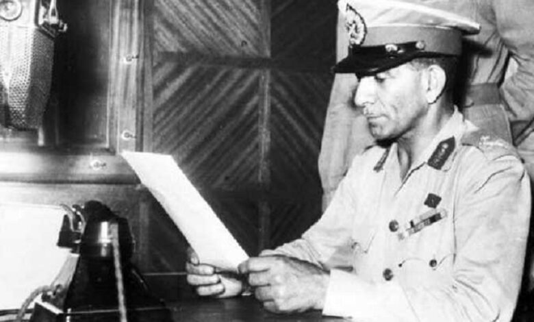 اللواء محمد نجيب يشكل حكومته الثانية وذلك بعد نجاح ثورة يوليو.