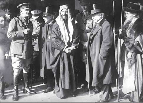 كيف سرق الغرب الديمقراطية من العرب...غمرت عاصفة مطرية القلمون صباح الأحد 11 يناير/كانون الثاني، عندما انطلق رشيد رضا وشقيقه