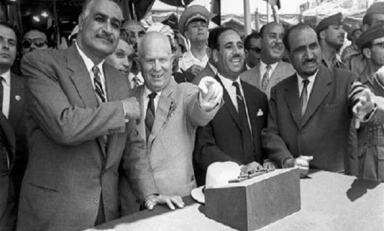 الاحتفال بتحويل مجرى نهر النيل عند السد العالي. وذلك بحضور الرئيس المصري جمال عبد الناصر ورئيس الاتحاد السوفيتي نيكيتا خروتشوف.