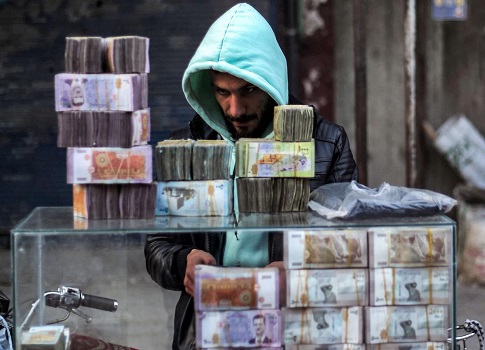 قالت ثلاثة مصادر إن سوريا تخطط لطباعة عملة جديدة في الإمارات وألمانيا بدلا من روسيا، مما يعكس تحسنا سريعا في العلاقات مع دول الخليج والغرب.
