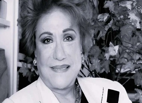 رحلت سميحة أيوب عن 93 عاماً بعد مسيرة فنية استثنائية تجاوزت الـ70 عاماً. لقّبت بـ «سيدة المسرح العربي»،