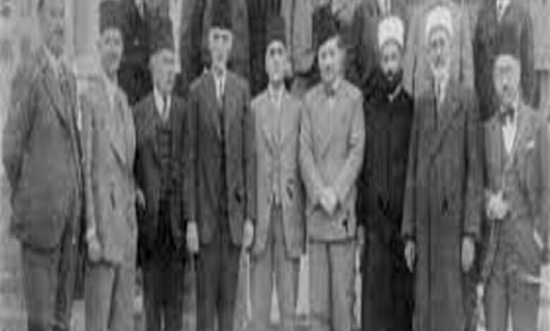انعقاد الجلسة الأولى للمؤتمر السوري العام في دمشق وانتخاب هاشم الأتاسي رئيساً له. ضم المؤتمر ممثلين عن مختلف مناطق سوريا الكبرى.