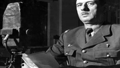 الجنرال شارل ديغول يخاطب الشعب الفرنسي من راديو لندن وذلك بعد الاحتلال الألماني لفرنسا.