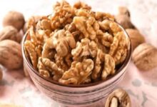يُعتبر عين الجمل من المكسرات الغنية بالعناصر الغذائية المهمة لصحة الجسم، وهو يحظى بشعبية كبيرة لما له من فوائد صحية متعددة.