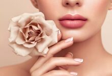 أفضل زيوت طبيعية تساعد في علاج جفاف الشفاه.. حيث تعد شفاهك نافذة لجمالك، فهي تضفي على وجهك رونقاً خاصاً وتكمل إطلالتك الأنثوية.
