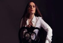 في مشهد مفعم بالدفء والحنين إلى أيام الطفولة الجميلة، فاجأت النجمة شريهان جمهورها وحبيها بنشر صورة نادرة لها عبر صفحتها الرسمية