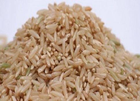 يُعرف الأرز البني بأنه مصدر جيد للألياف الغذائية، إلا أن هناك العديد من الأطعمة النشوية الأخرى التي تحتوي على نسب أعلى