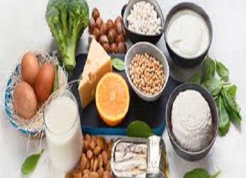 مع التقدّم في العمر، تبدأ  العظام بفقدان كثافتها تدريجيًا نتيجة التغيرات الهرمونية وقلة امتصاص الجسم للعناصر الغذائية