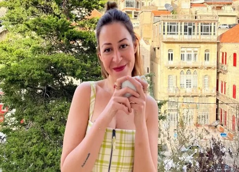تتواجد الفنانة منة شلبي في مدينة الجونة للاحتفال بتكريمها بجائزة الإنجاز الإبداعي عن مشوارها الفني خلال المهرجان، وسط حضور عدد كبير من نجوم وصناع السينما في الوطن العربي والعالم.