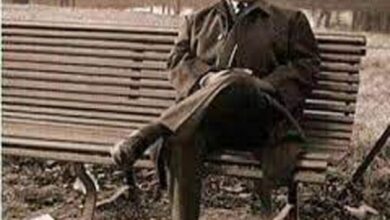 اغتيال كريم بلقاسم أحد قادة جبهة التحرير الوطني الجزائري بفندق في مدينة فرانكفورت الألمانية.