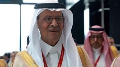 رجحت أربعة مصادر مطلعة أن ترفع ثماني دول من أعضاء تحالف أوبك+ إنتاجها النفطي يوم الأحد، إذ تطالب السعودية، أكبر منتج في التحالف،