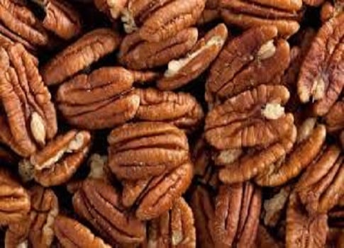 يُعتبر الجوز من أكثر المكسرات قيمة غذائية، إذ يحتوي على دهون متعددة غير مشبعة وأحماض أوميغا 3 الدهنية،