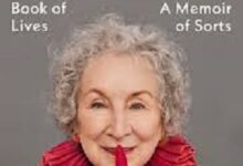 مارغريت آتوود : مذكّراتٌ من نوعٍ ما .. تستعرض فيها الروابط بين أحداث حياتها الخاصة وعملها الأدبي