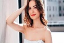 في عالم الجمال الحديث، لم يعد المكياج مجرد ألوان لتزيين الوجه، بل أصبح انعكاسًا دقيقًا لحالتك النفسية،