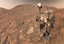 أثارت "صخرة غامضة" تم اكتشافها على سطح كوكب المريخ موجة جديدة من التساؤلات والافتراضات في أوساط العلماء،