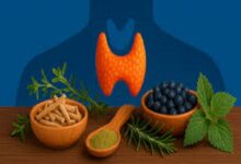 تعتبر الغدة الدرقية من أبرز الغدد المسؤولة عن تنظيم معدل الأيض في الجسم، وبالتالي فهي تلعب دورًا رئيسيًا في حرق الدهون