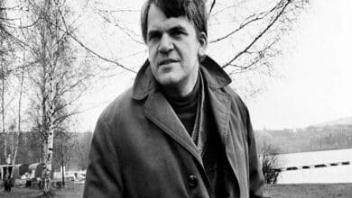 حين رحل ميلان كونديرا في صيف 2023، انشغلت صحف العالم بوداع صاحب «خفة الكائن التي لا تحتمل»،