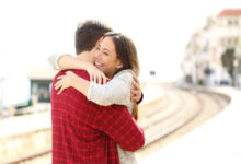 يعتبر التفاهم العاطفي بين الزوجين في الحياة الزوجية رحلة مشتركة بين الزوجين، وعادة ما تبدأ قوية دافئة مليئة بالمشاعر الطيبة،