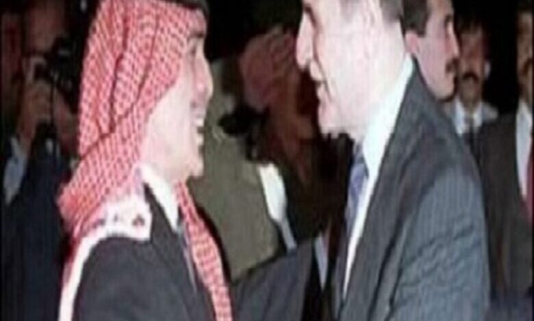 الرئيس السوري حافظ الأسد يجتمع مع ملك الأردن الحسين بن طلال في دمشق. بعد قطيعة دامت ست سنوات.