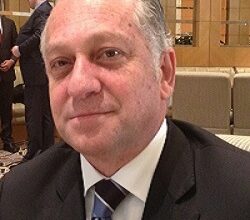 السلطة كلمةٌ ثقيلةُ المعنى، متشعّبةُ الدلالات، لا تُختزل في موقعٍ سياسي أو منصبٍ إداري، بل تمتد جذورها عميقًا في بنية النفس الإنسانية